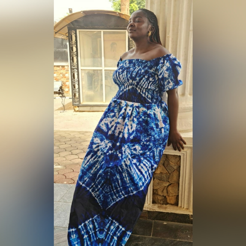 Elegant Blue Tie-Dye Off-Shoulder Maxi Dress